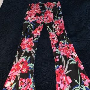 Roxy floral print pants!